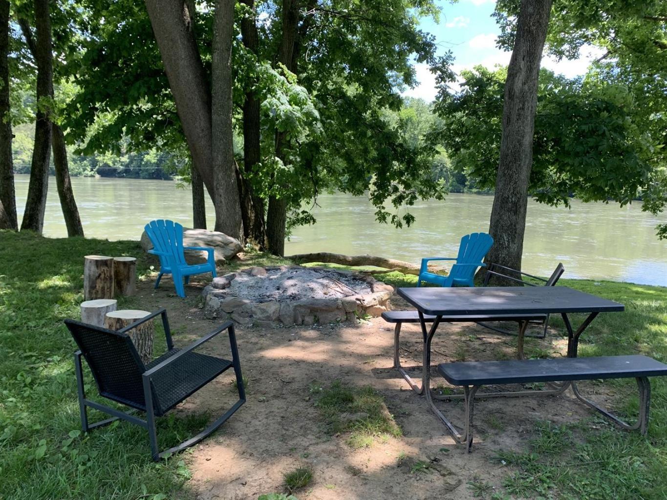 Bear Valley- Riverfront With Hot Tub! Luray Eksteriør bilde