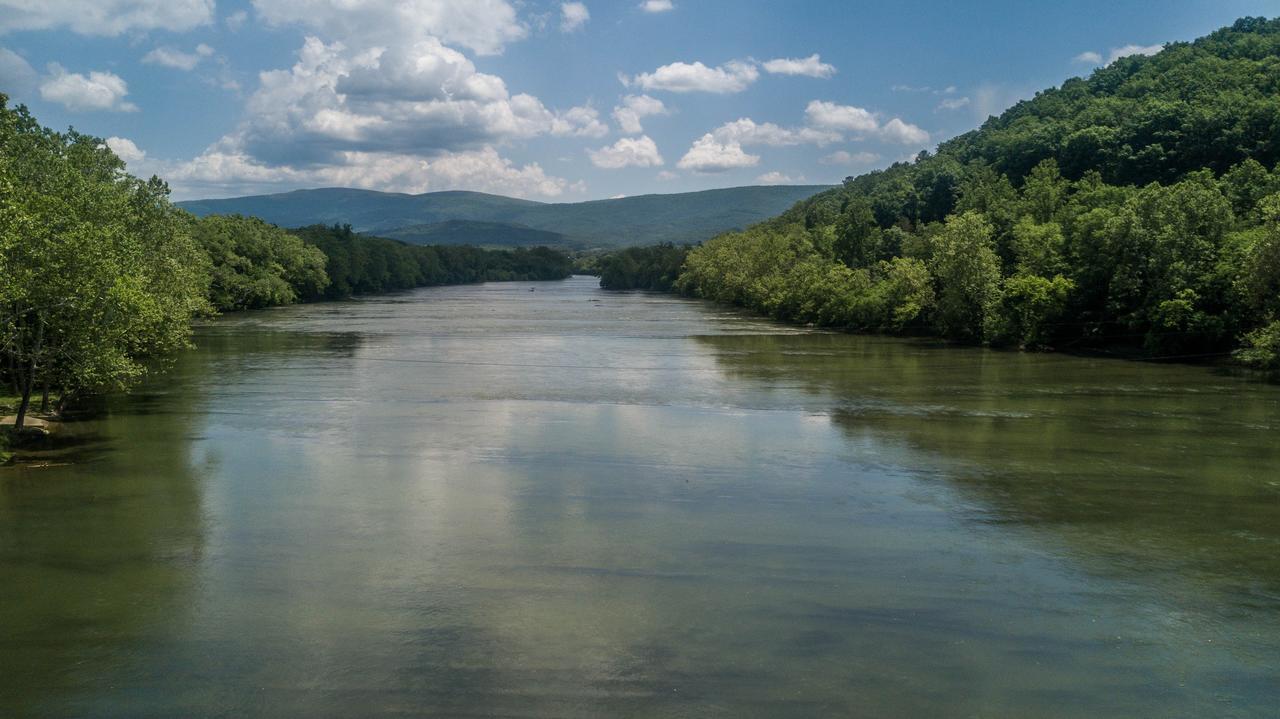 Bear Valley- Riverfront With Hot Tub! Luray Eksteriør bilde