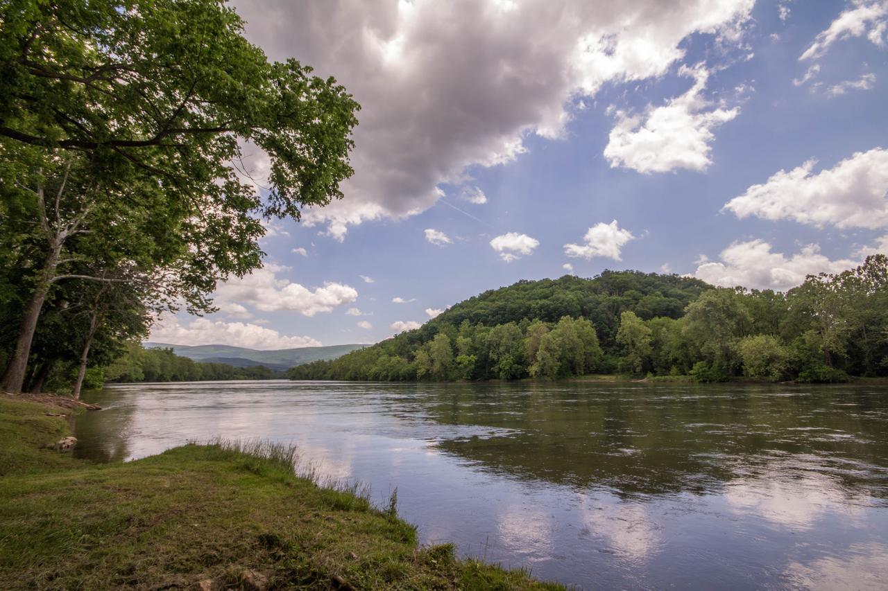 Bear Valley- Riverfront With Hot Tub! Luray Eksteriør bilde